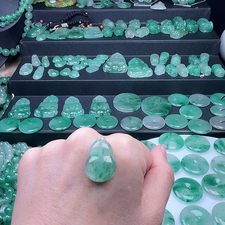 石英质玉未镶嵌颈饰