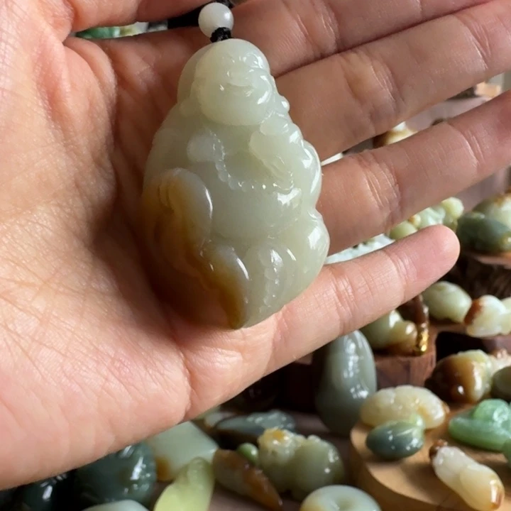 和田玉（糖玉）未镶嵌颈饰