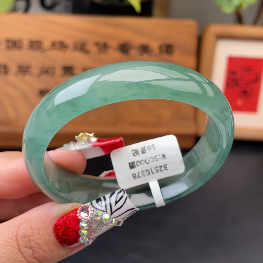 未镶嵌手镯翡翠回流）冰湖水绿贵妃手镯，强烈推荐无包容