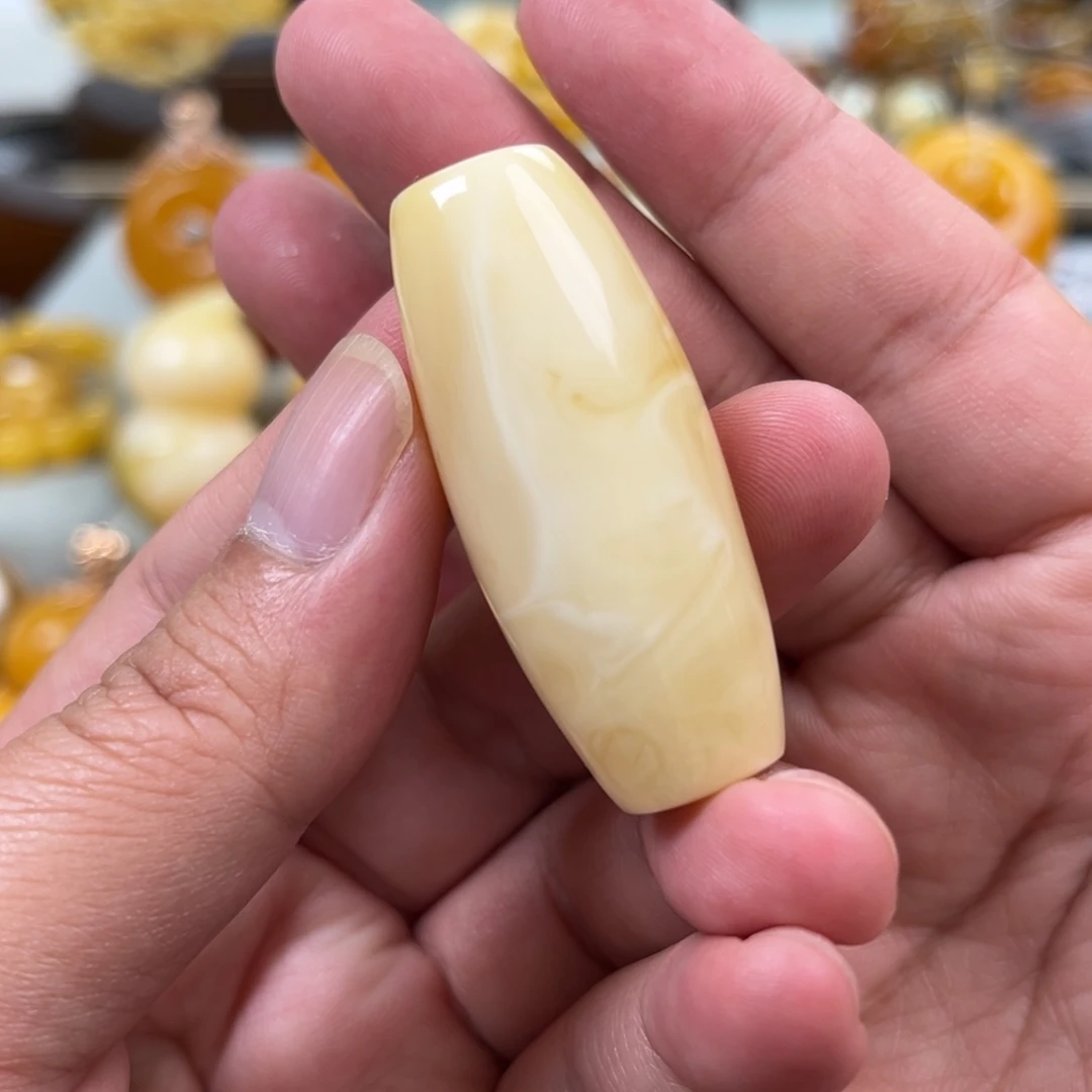 蜜蜡未镶嵌珠宝奇石