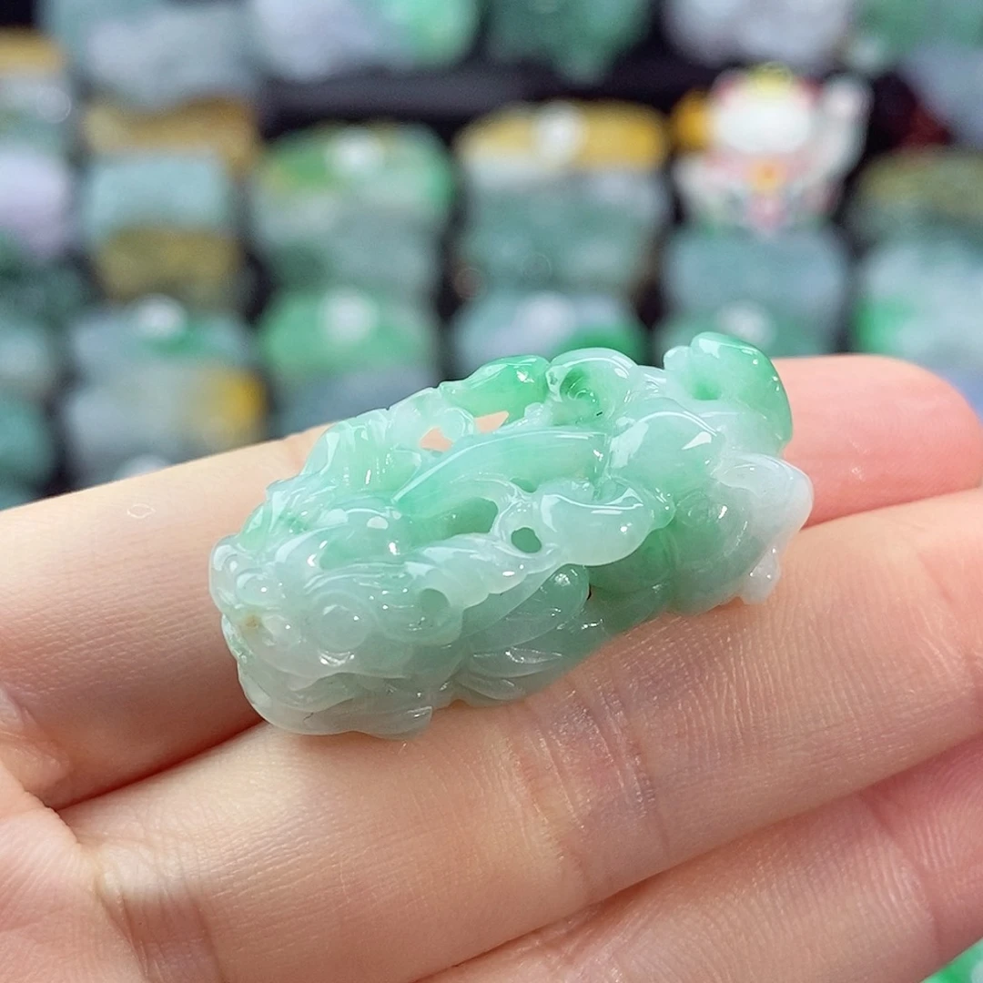 颈饰未镶嵌翡翠天然