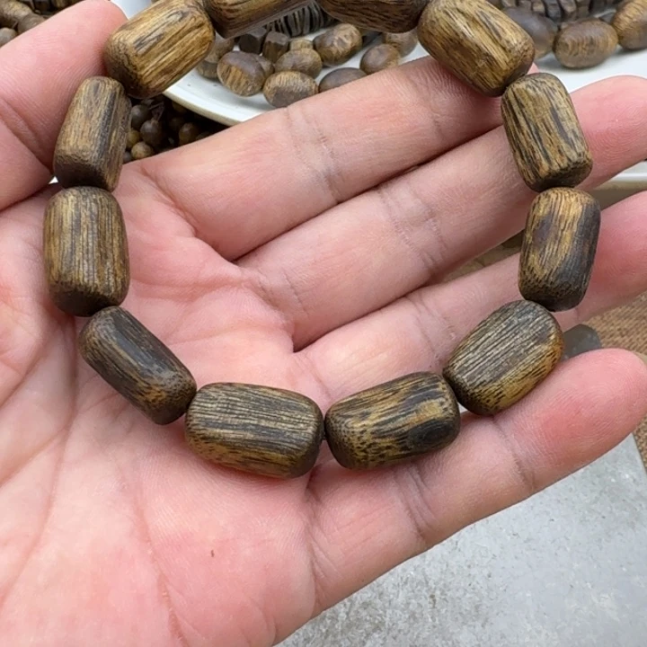 估***行沉香手串乌身手串11克加