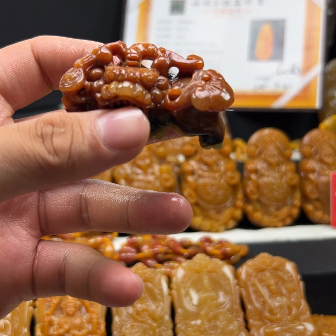 未镶嵌石英质玉（黄龙玉）多样性发货，发其一
