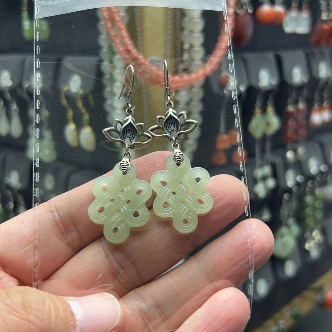 小***光和田玉银S925镶嵌耳饰