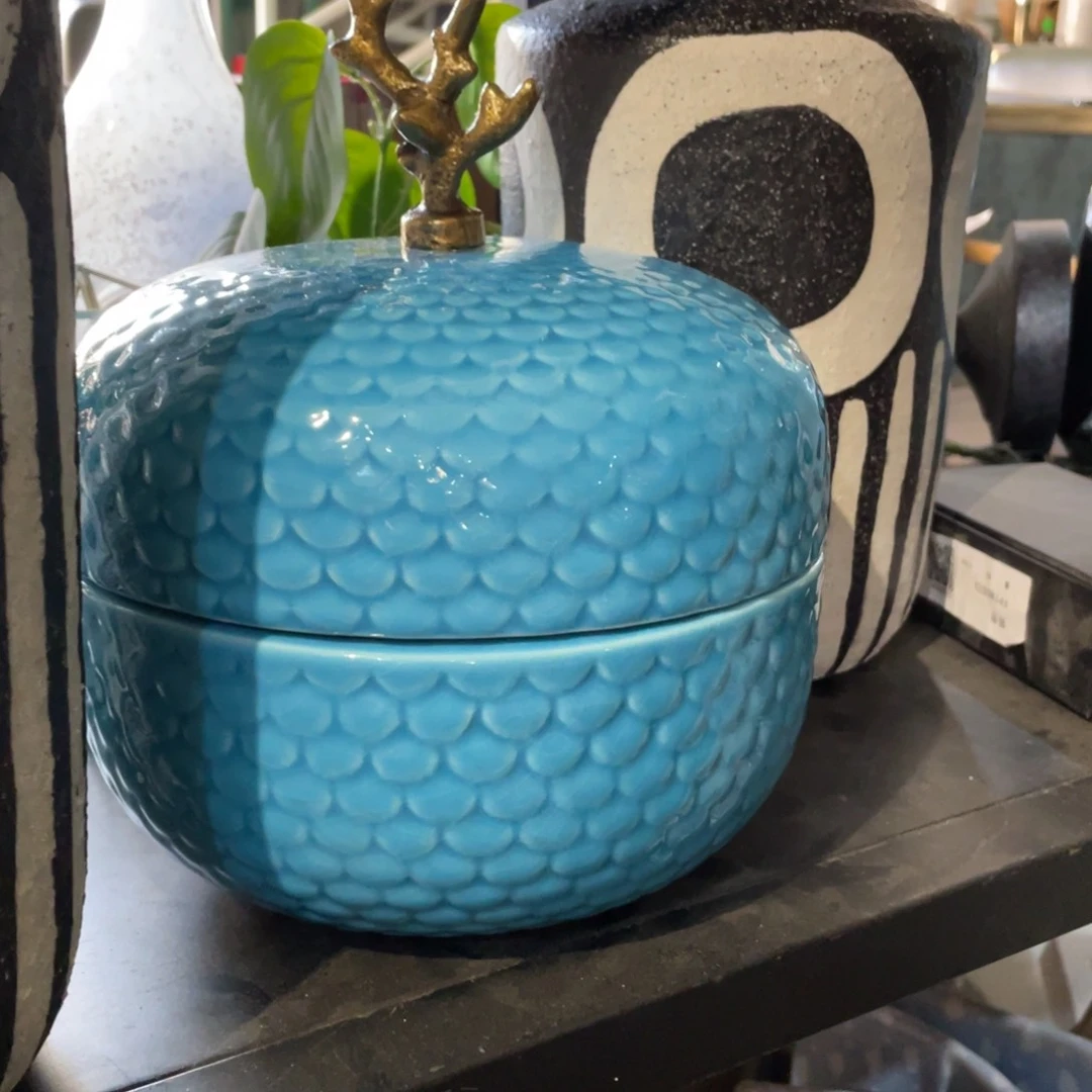 陶瓷花瓶，仿真绿植。