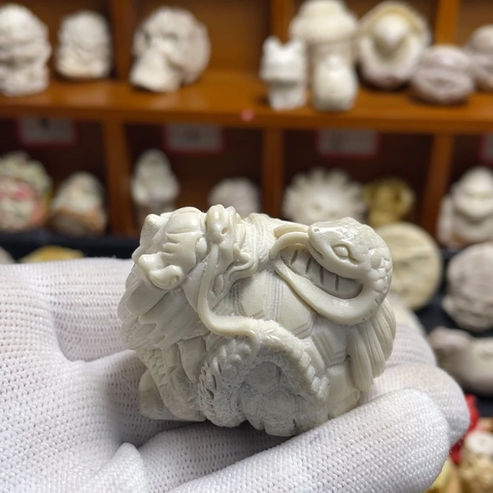 来***哥非金属皮质配饰鹿角雕刻玄武
