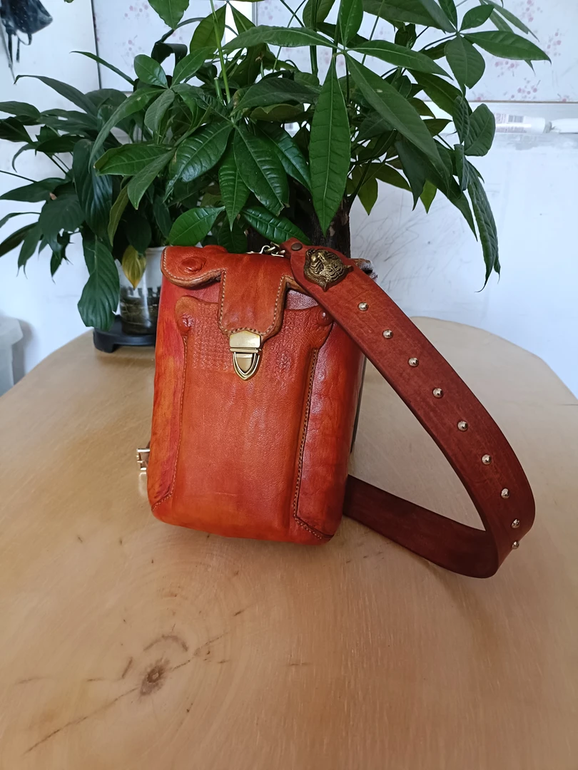 牛蛋皮男士个性胸包