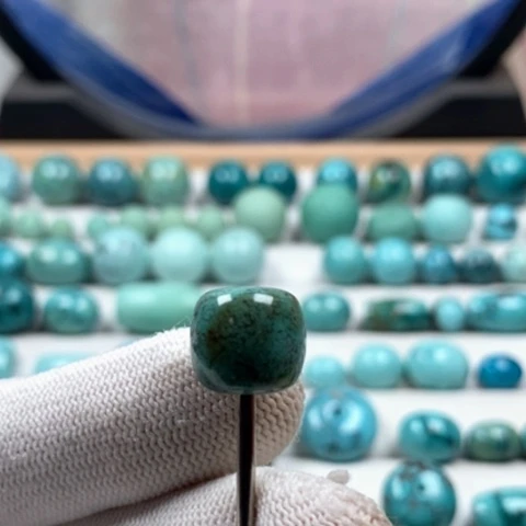 绿松石未镶嵌颈饰