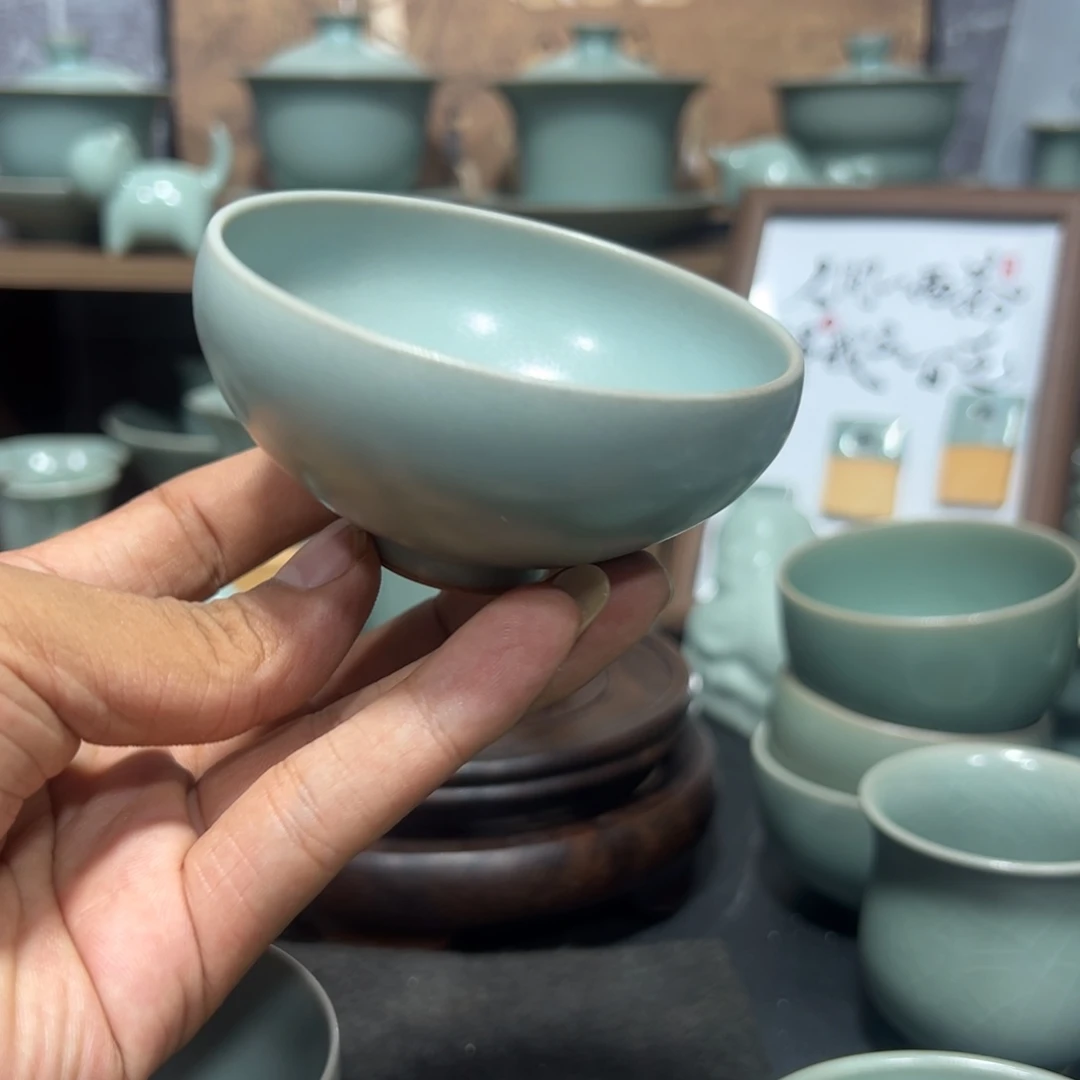 仿古釉微瑕鸡心杯