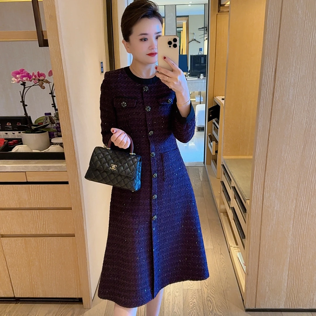 唯伊公馆春季新款小香风女纽扣装饰时尚拼色圆领A字连衣裙98532