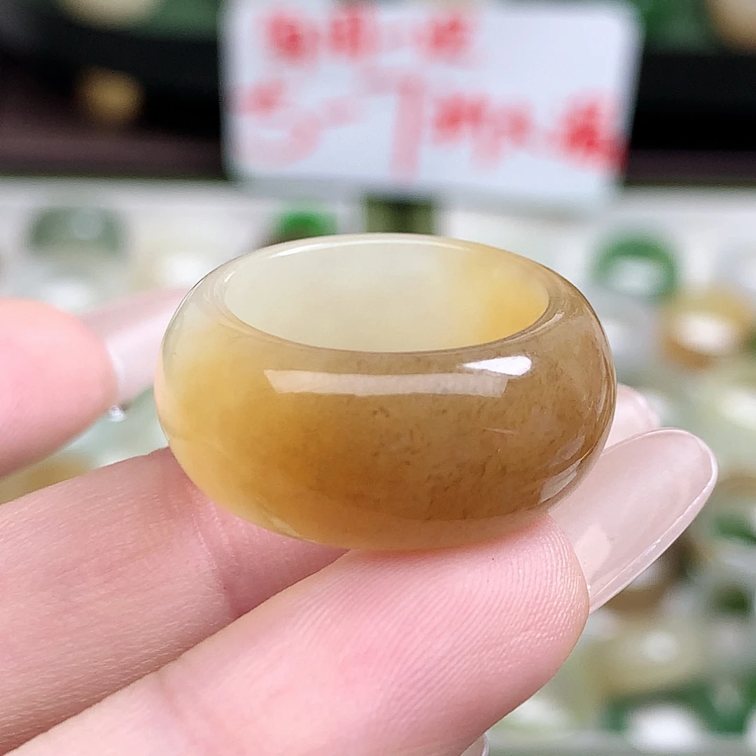 未镶嵌戒指和田玉