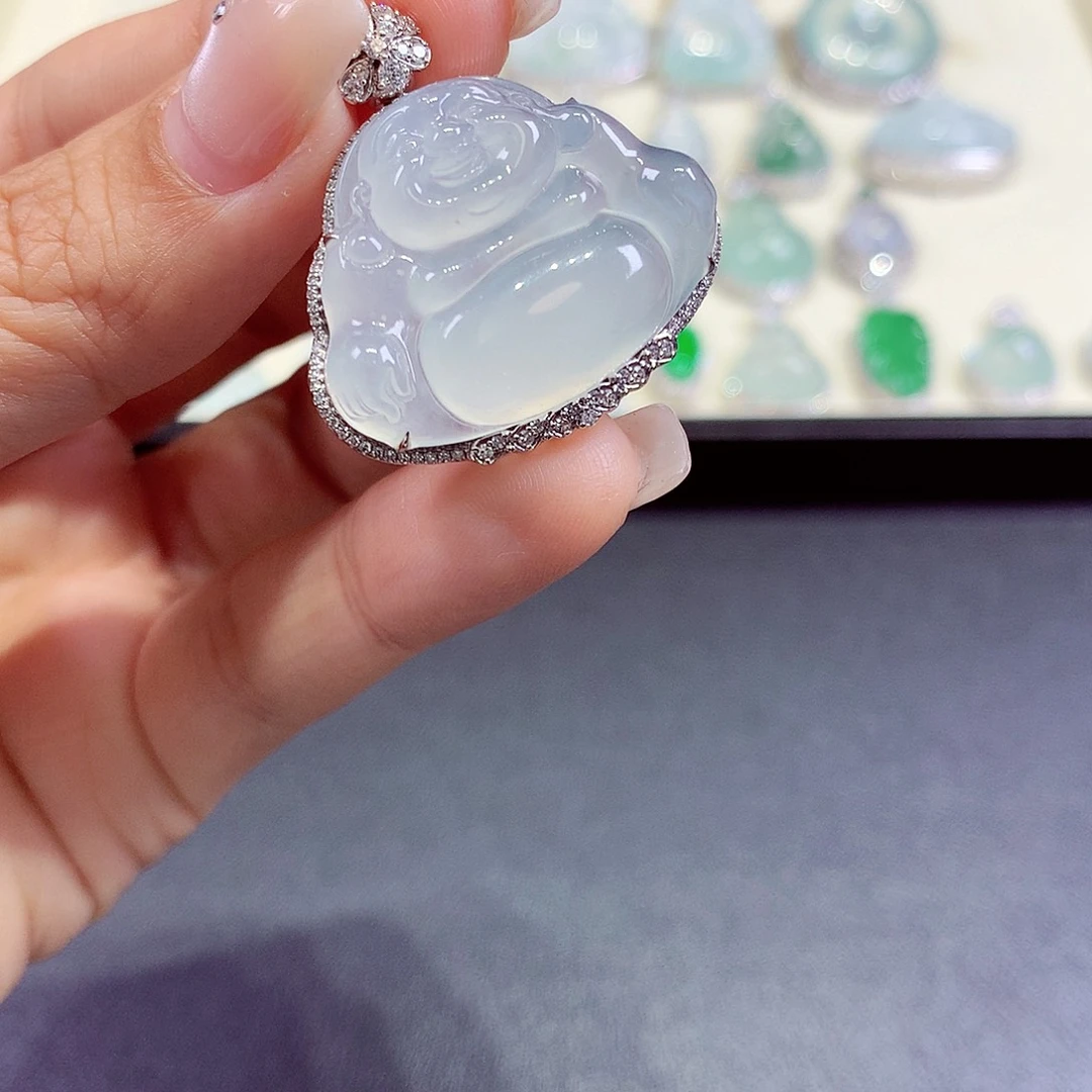 翡翠18K金镶嵌颈饰翡翠