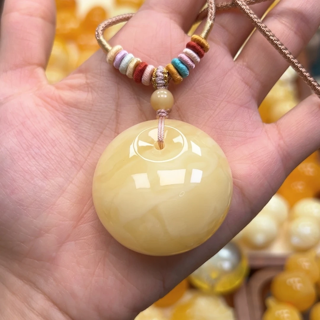 琥珀未镶嵌颈饰蜜蜡