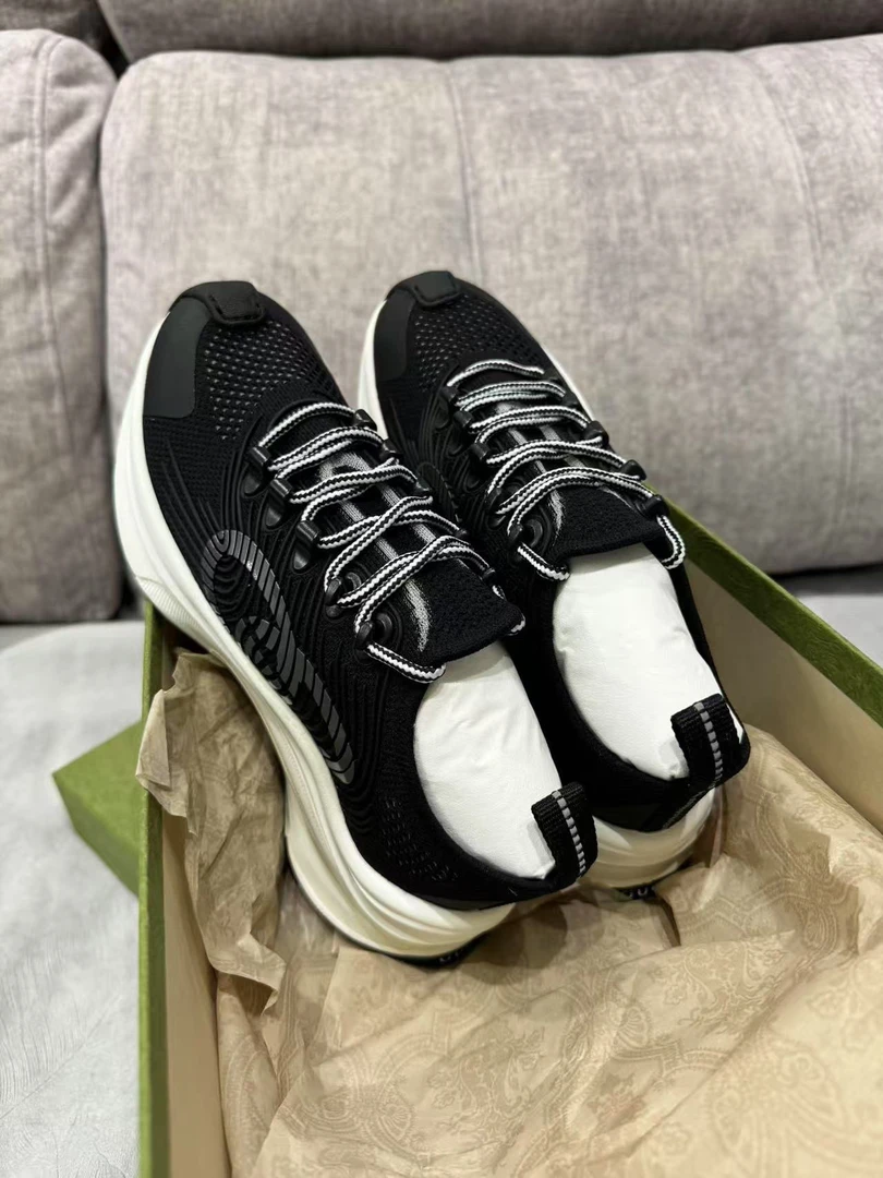 未使用 GUCCI/古驰 女款运动鞋 黑色 双G Logo