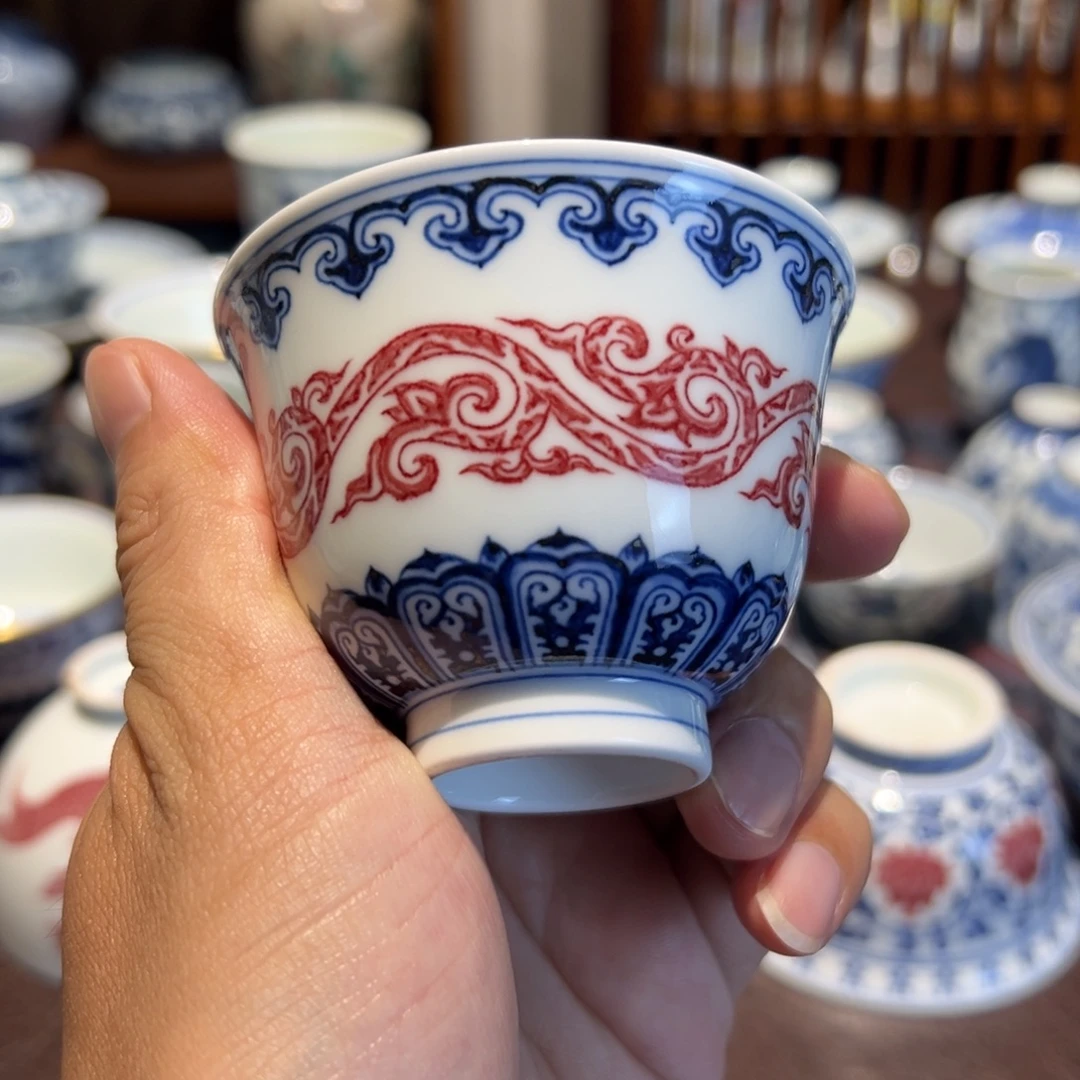 精品青花釉里红卷草纹铃铛杯口径约7.5厘米