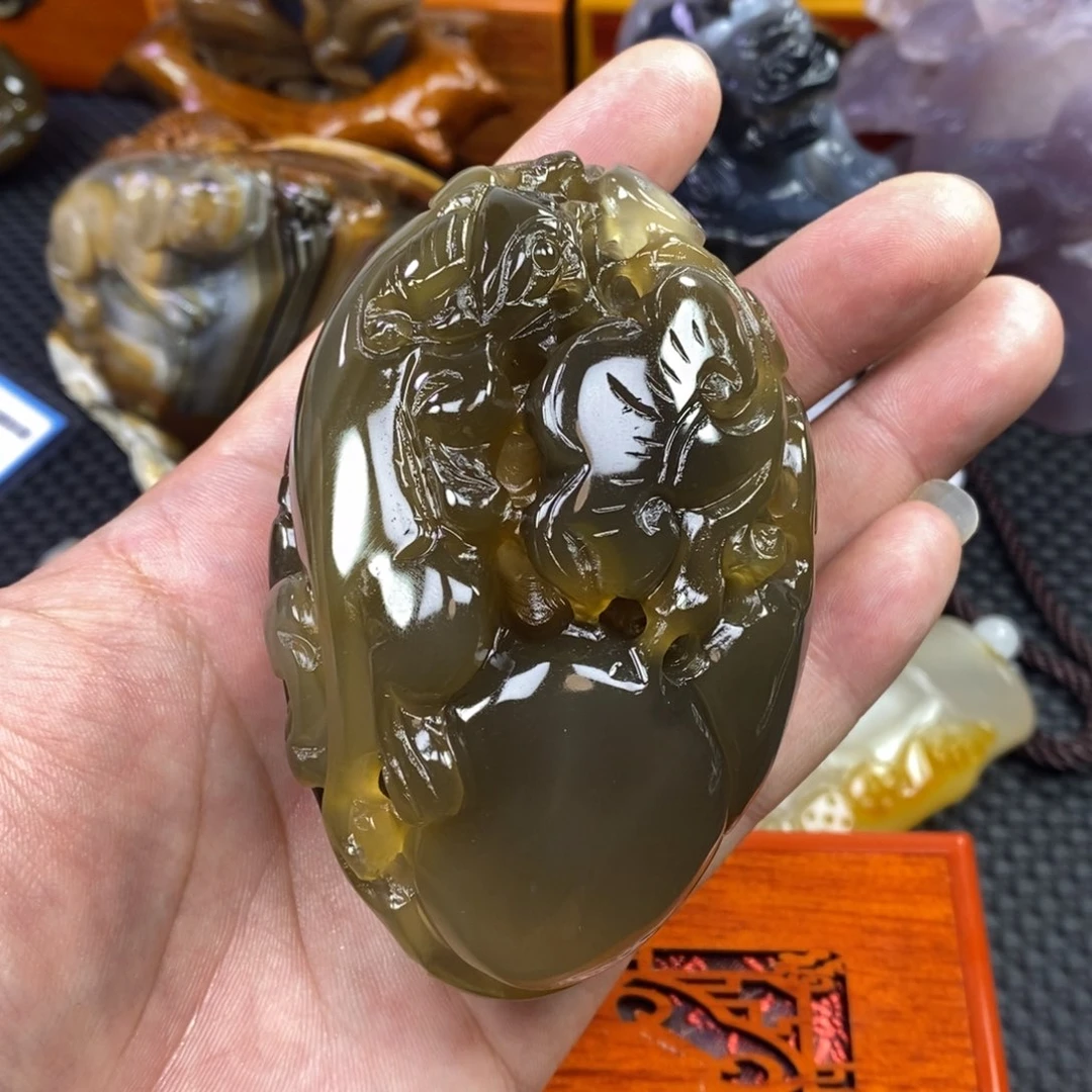 玛瑙/玉髓手把件未镶嵌美**境