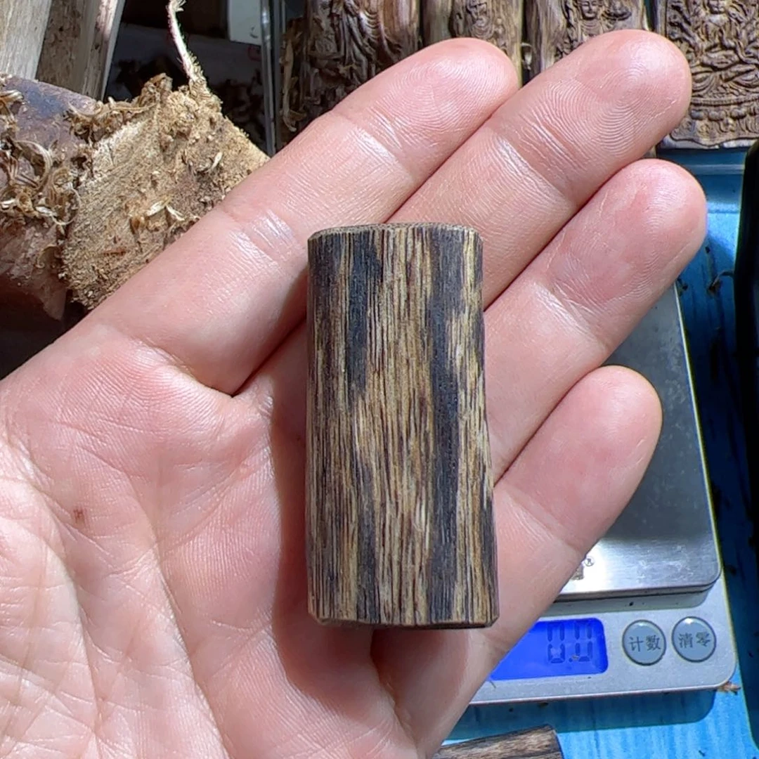 沉香吊坠白棋素牌8.5克