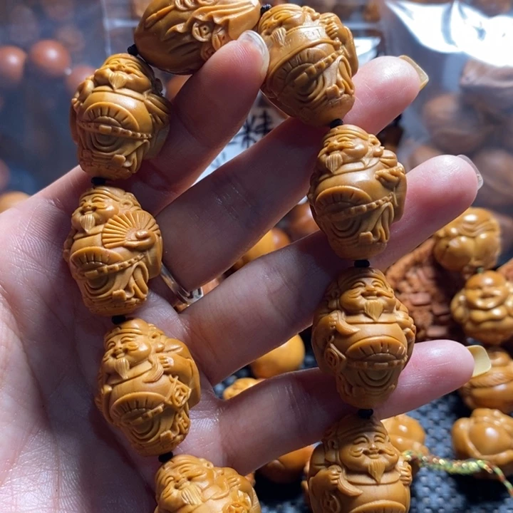 橄榄核吊坠相***风腰缠万贯八大财神