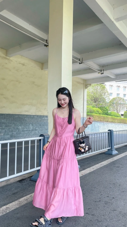 LIVELY·YAN俪妍粉色法式吊带连衣裙夏季超仙收腰显瘦度假长裙子