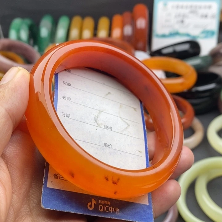 未镶嵌手镯石英质玉