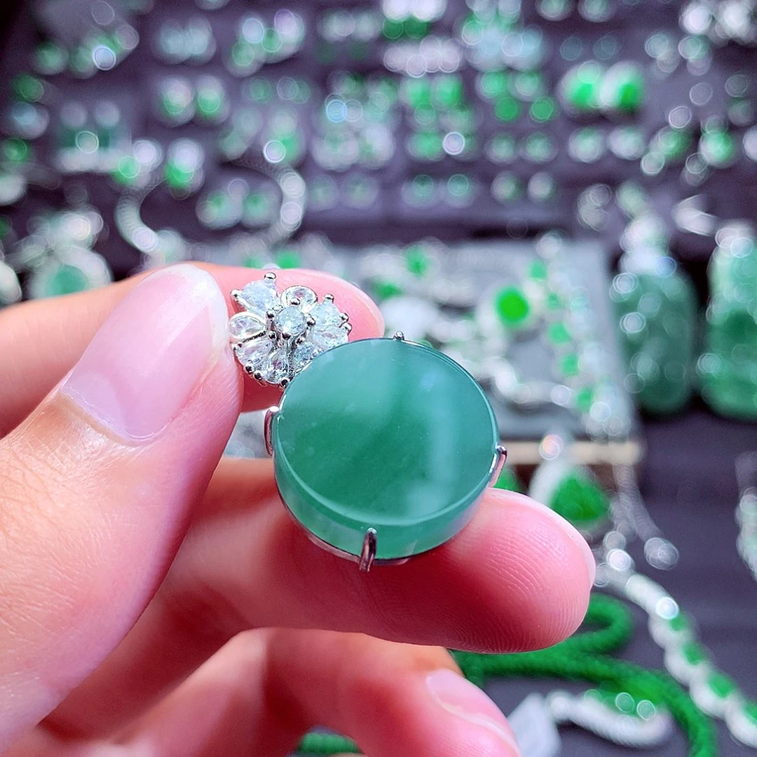 翡翠未镶嵌颈饰挂件