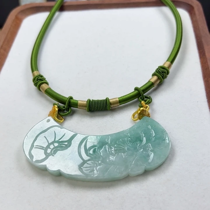 颈饰未镶嵌翡翠吊坠