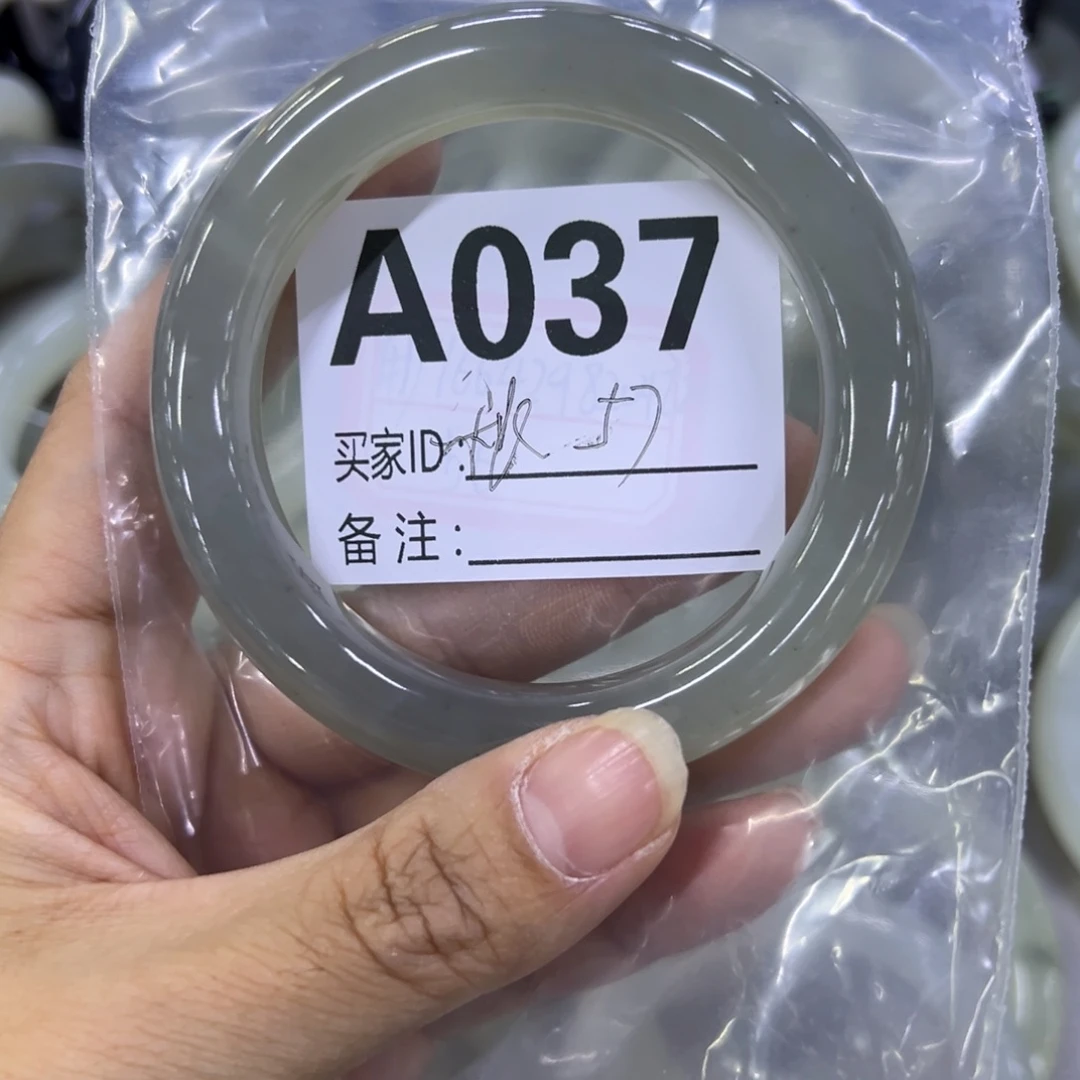 秋***然蛇纹石玉未镶嵌手镯