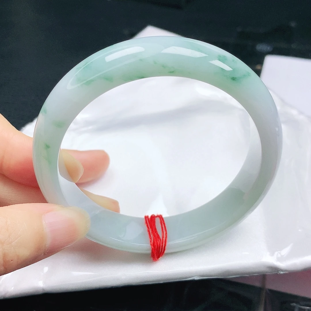 翡翠手镯未镶嵌正