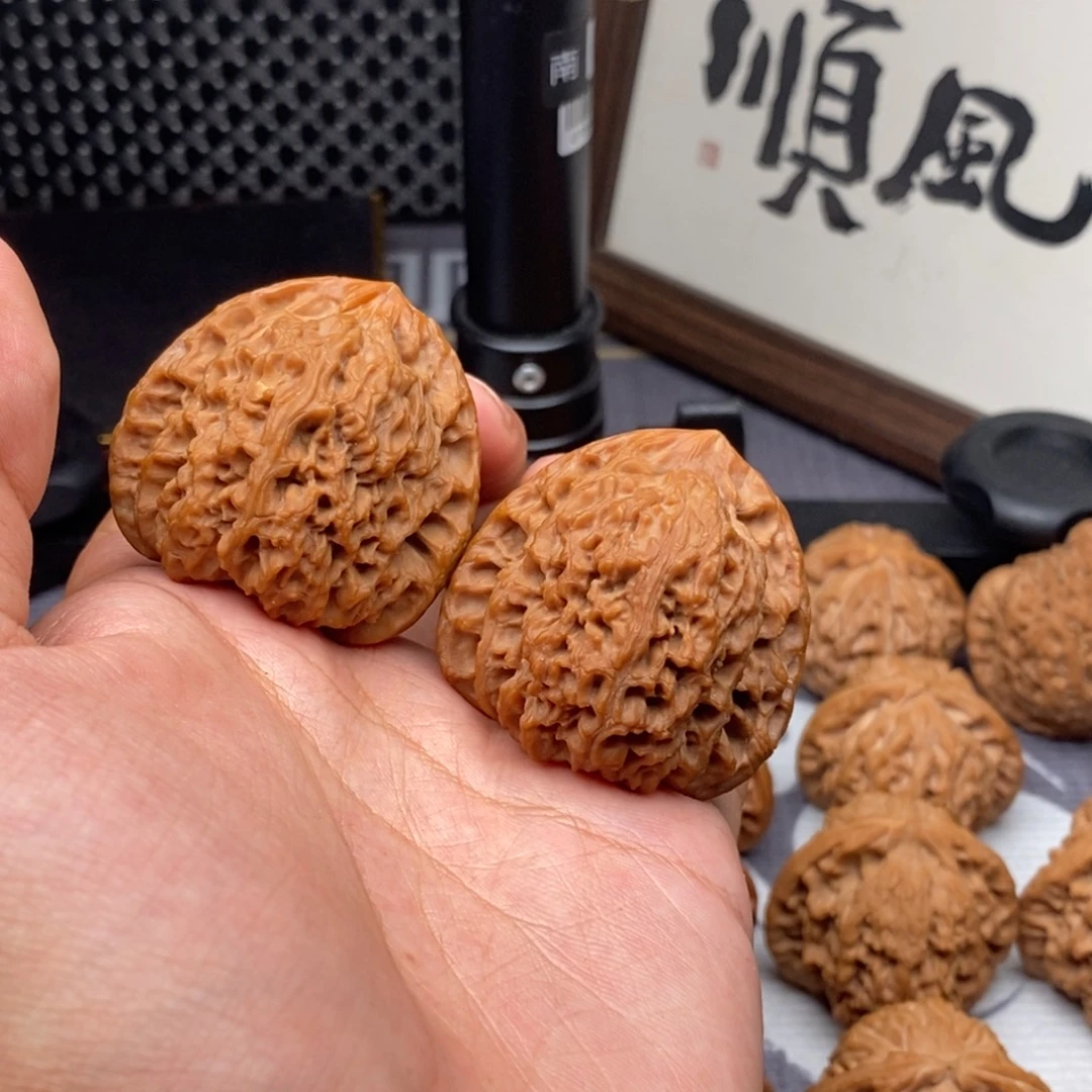 文玩核桃把件极品三角疆43