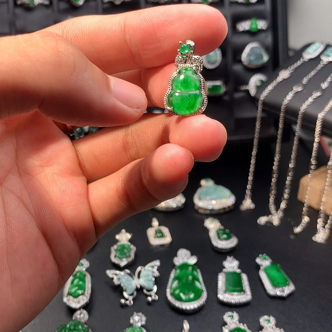 翡翠未镶嵌吊坠(不含链)