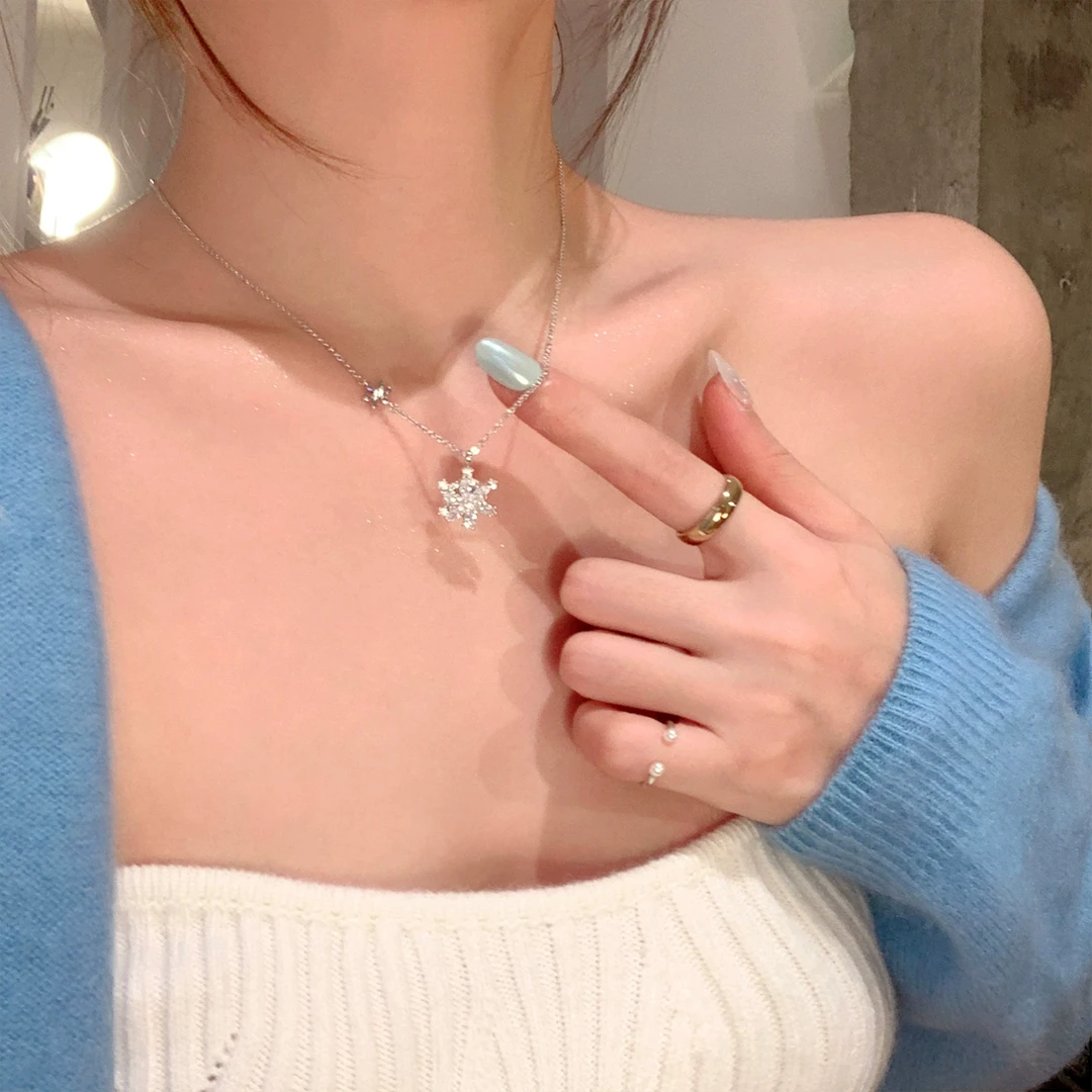 铜合金项链 秋冬轻奢爆闪可旋转雪花项链女精致高级感颈链毛衣链