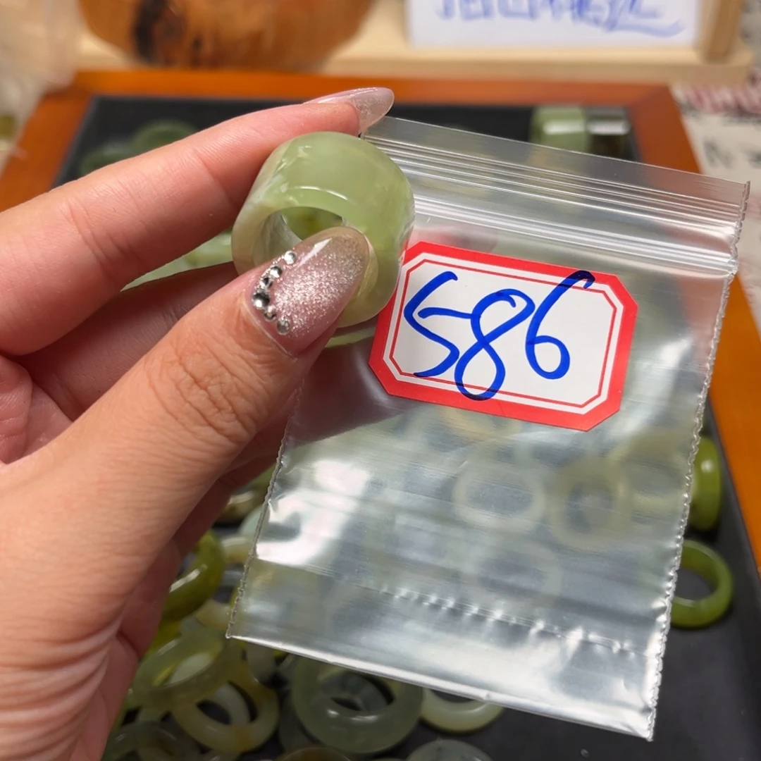冷****蛇纹石玉未镶嵌珠宝奇石