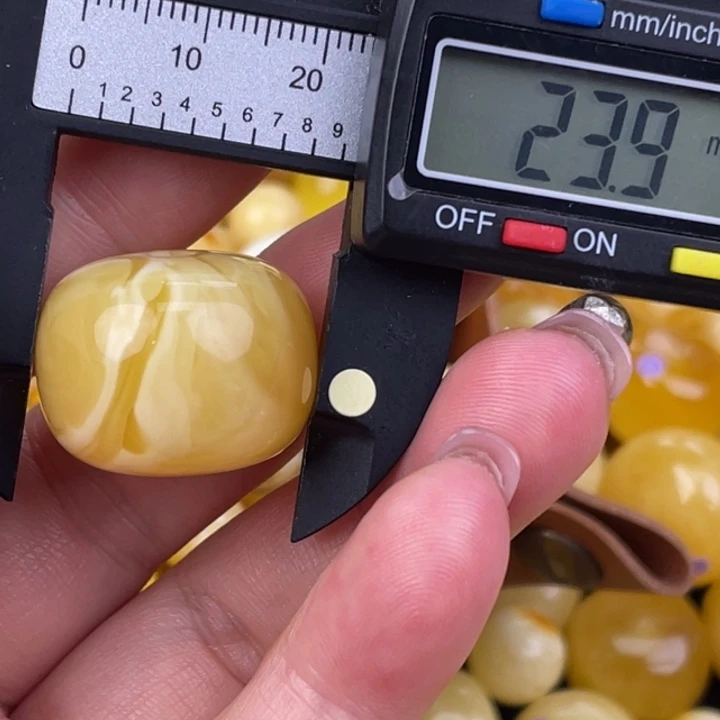 蜜蜡未镶嵌裸石378