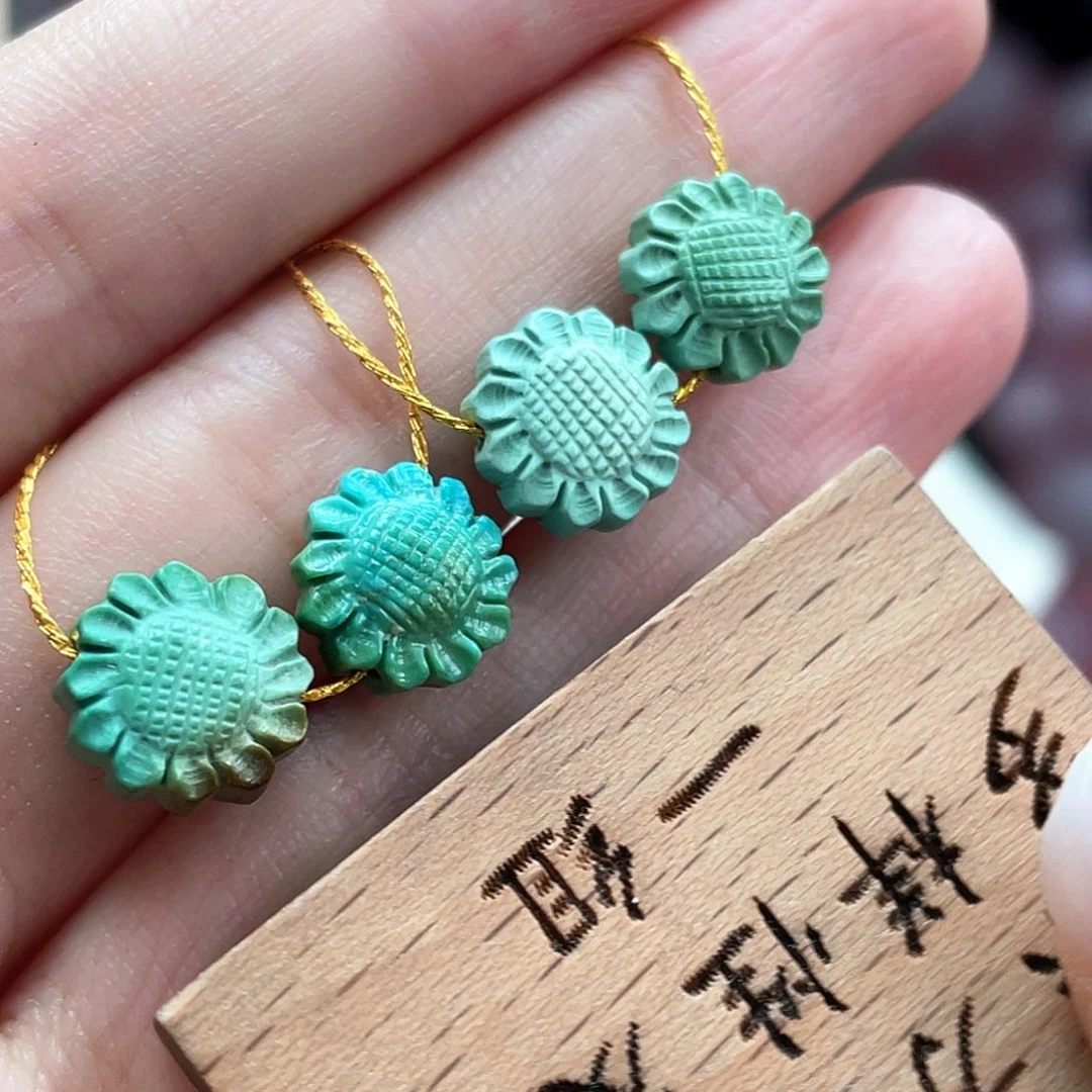 未镶嵌绿松石颈饰