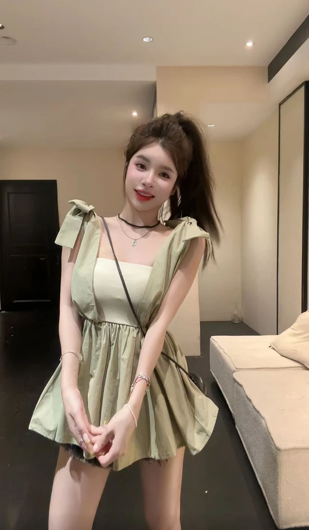 【HuiHui】极简风设计感吊带显瘦纯欲可爱背心 假两件 (H8584 )