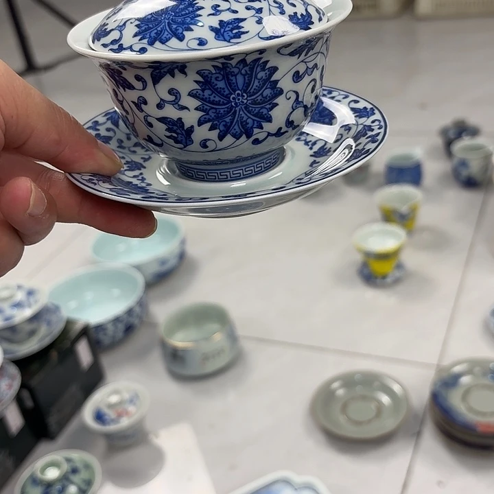 瓷片青花缠枝莲三才元宝盖碗