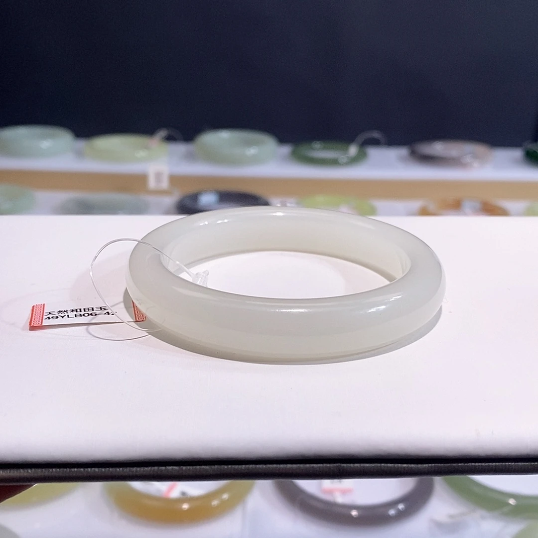 未镶嵌手镯和田玉妮