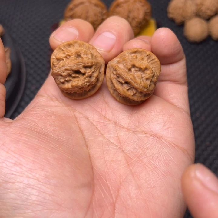 文玩核桃吊坠蝴蝶