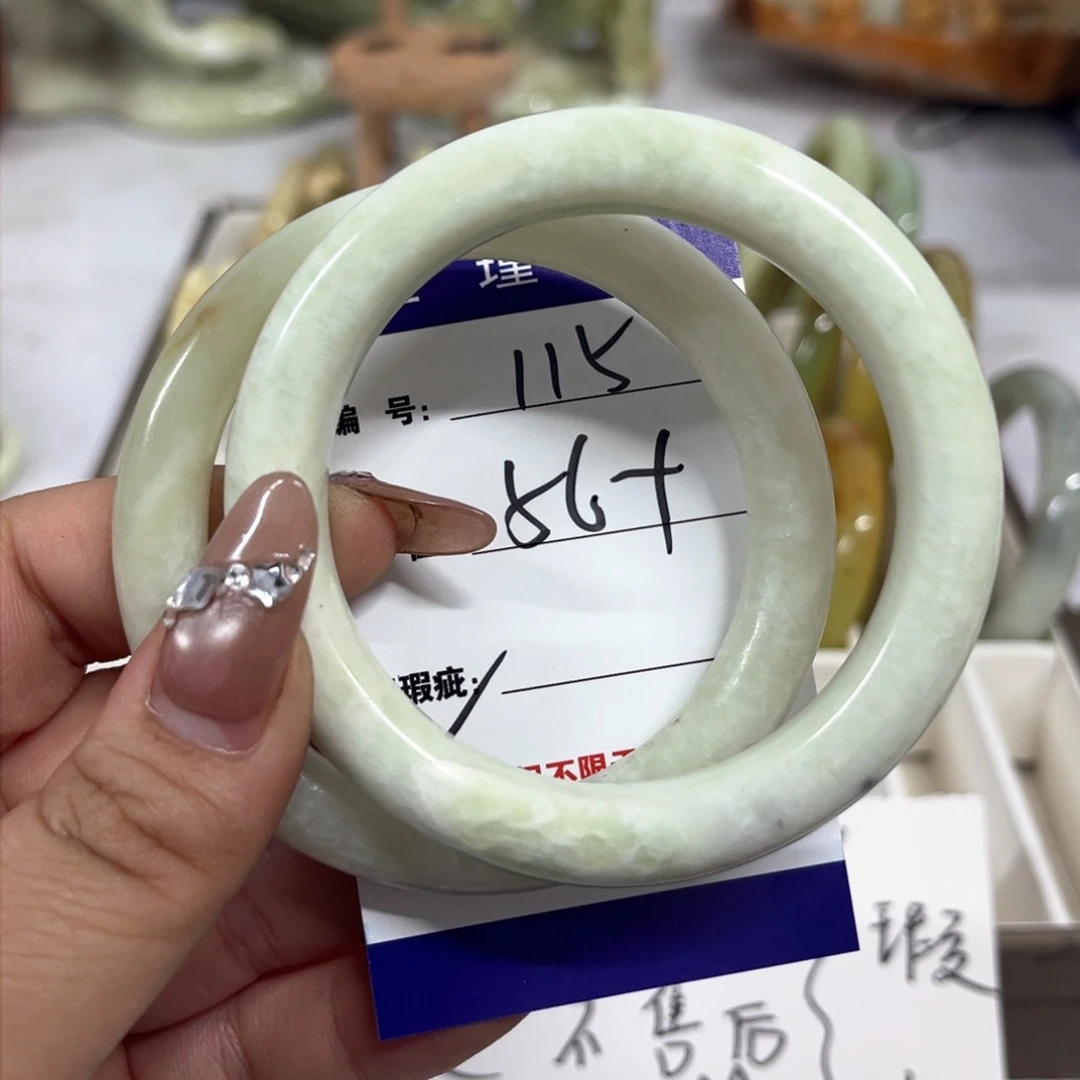 蛇纹石玉手镯未镶嵌