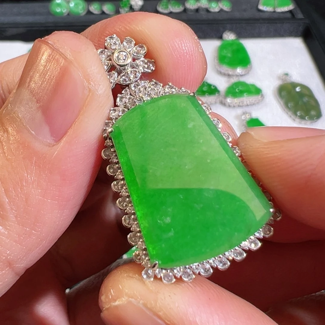 【闪购商品】翡翠吊坠(不含链)18K金镶嵌