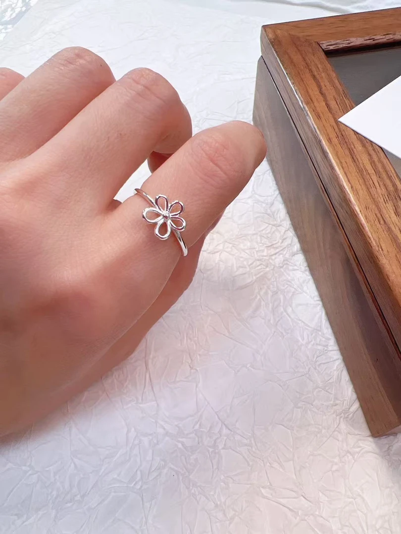 925银戒指 韩版厂时尚百搭ins不规则亮面小花银戒指13-16码