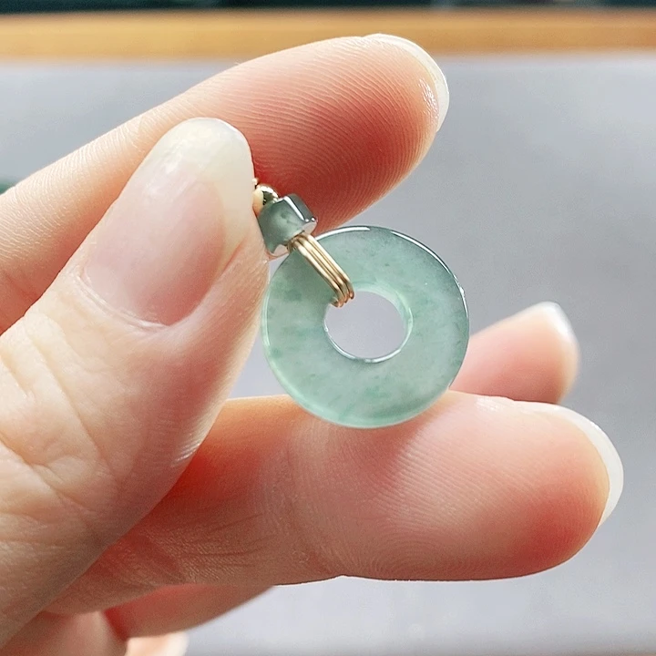 翡翠未镶嵌手镯（圆镯）