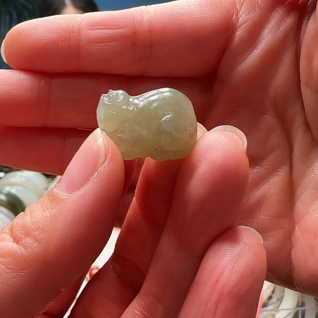 和田玉（糖玉）未镶嵌颈饰貔貅