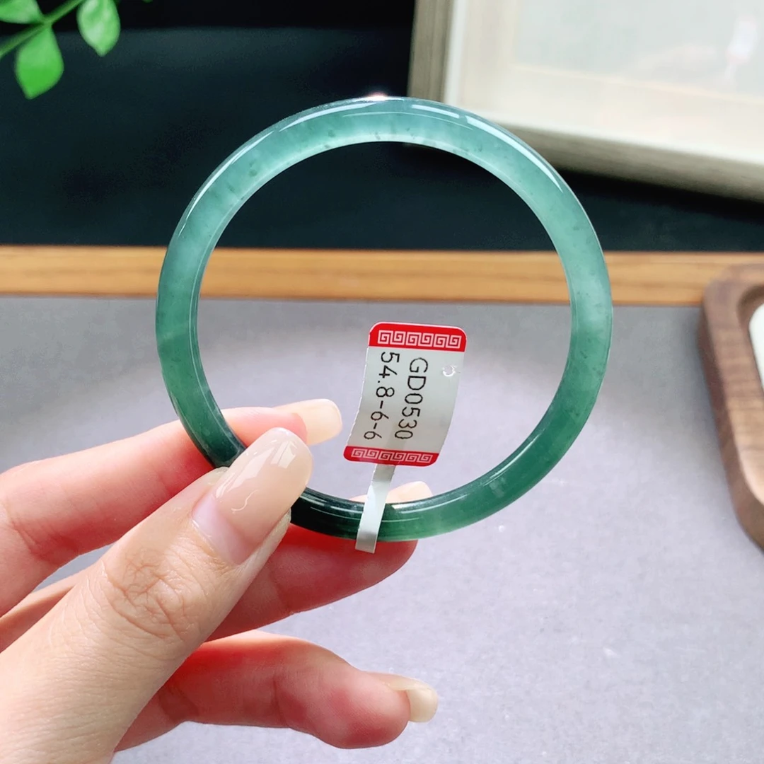 翡翠手镯未镶嵌天然