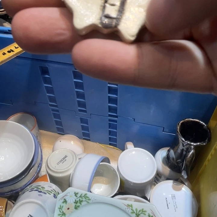 瓷片雨*箱なしでいいので お値下げ可能でしょうか？