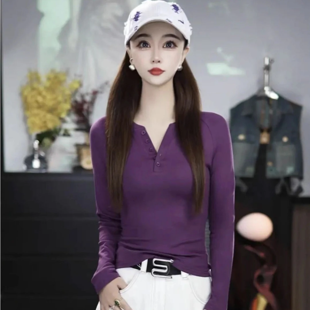 2025早秋新款长袖排扣V领百搭小众设计感显瘦高腰纯欲纯色女修身