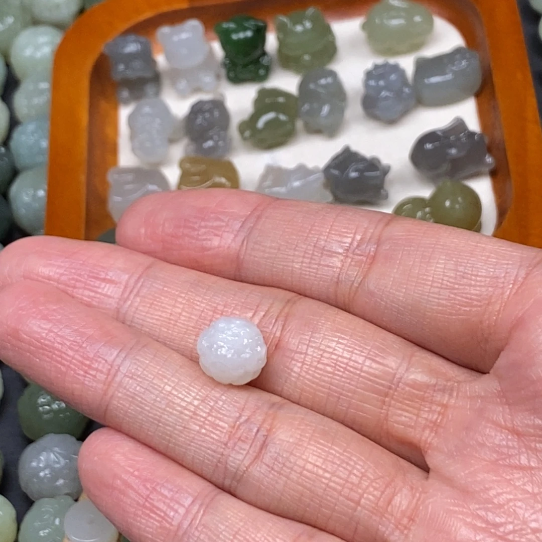 如***远和田玉未镶嵌颈饰