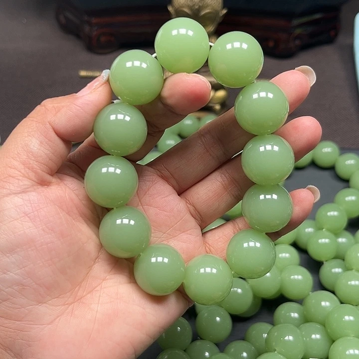 颈饰未镶嵌和田玉（糖玉）