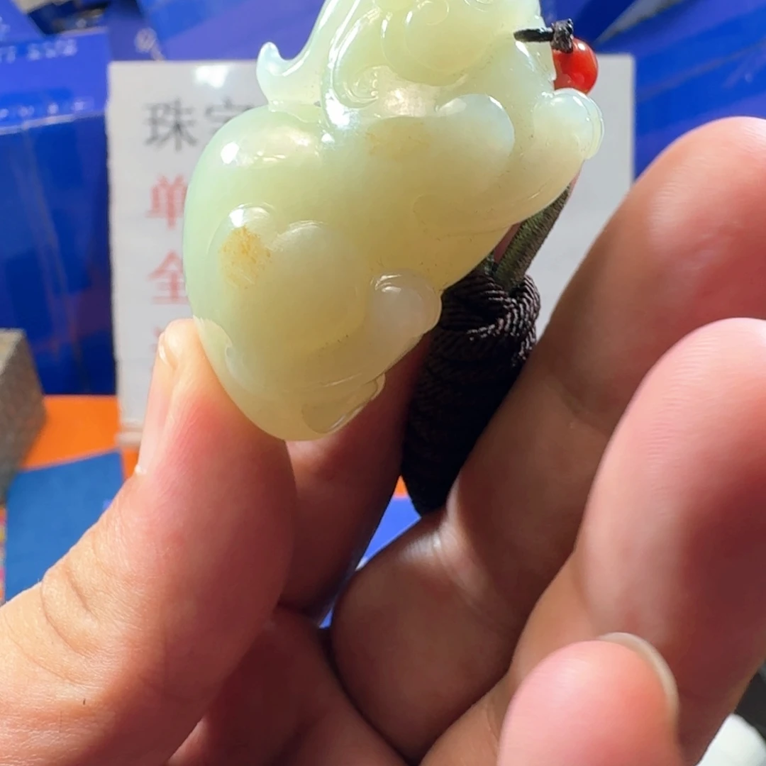 颈饰未镶嵌和田玉（糖玉）