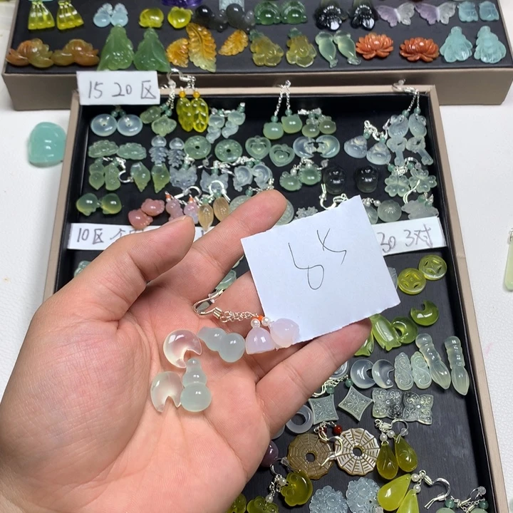 S***3蛇纹石玉合金耳钉